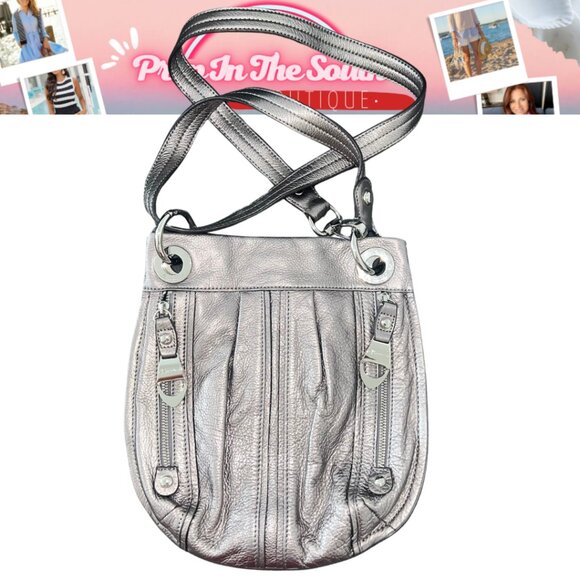 👜 B. Makowsky Pebble Leather Crossbody | Pewter Metallic | Leopard lining - Picture 1 of 8